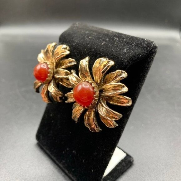 Fabulous Flowers Earrings Daisy Clip On Antiqued Gold Tone and Orange Cabochons - Picture 3 of 5